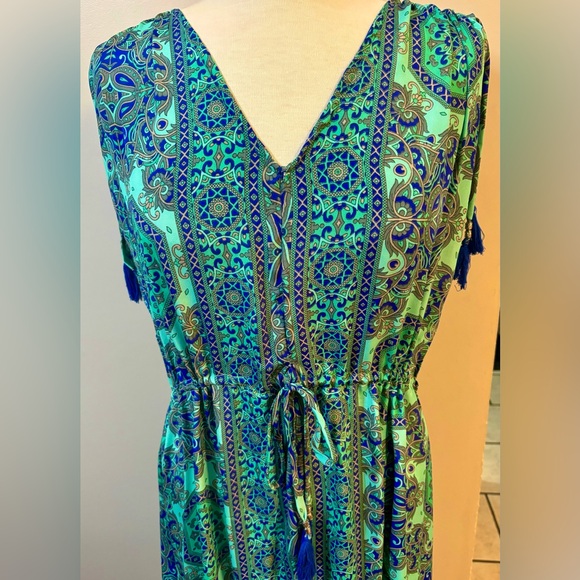 Unique dress for casual or formal occasions. - Picture 4 of 4